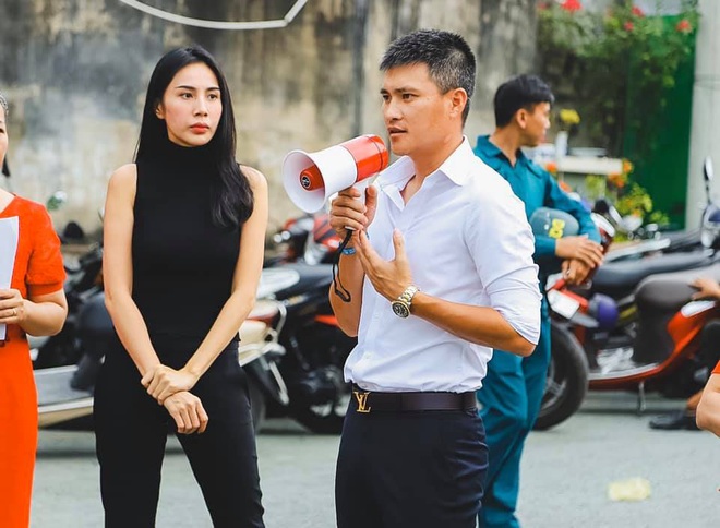 Công Vinh sau 12 năm bên Thủy Tiên: Lớn hơn em có 1 tuổi nhưng tóc em ngày càng xanh mà tóc anh ngày càng bạc - Ảnh 1.