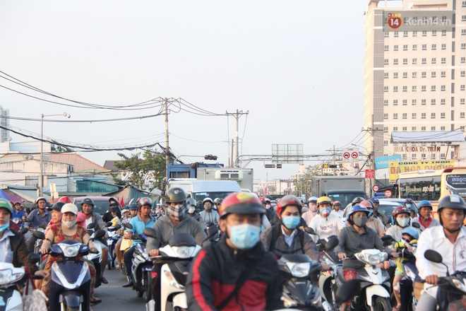 Sài Gòn ùn tắc khắp các ngả đường, Hà Nội vắng vẻ do người dân tranh thủ về quê ăn Tết từ trước - Ảnh 25.
