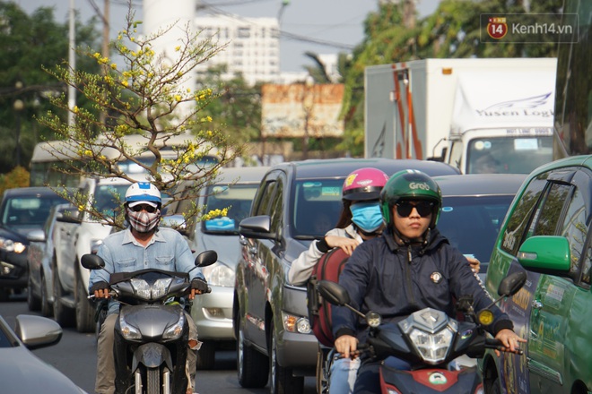 Sài Gòn ùn tắc khắp các ngả đường, Hà Nội vắng vẻ do người dân tranh thủ về quê ăn Tết từ trước - Ảnh 17.