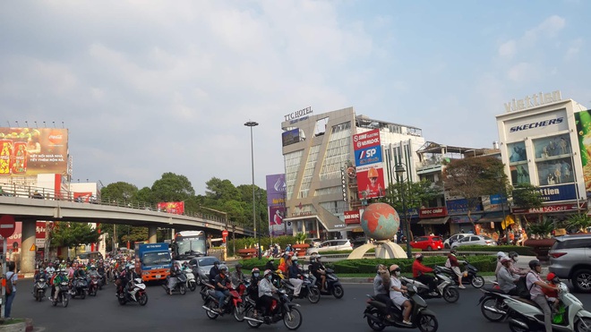 Sài Gòn ùn tắc khắp các ngả đường, Hà Nội vắng vẻ do người dân tranh thủ về quê ăn Tết từ trước - Ảnh 15.