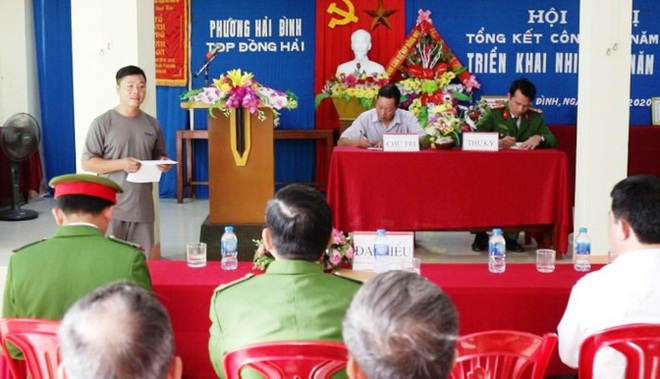 Thanh ni&ecirc;n mang 36 quả ph&aacute;o ra đốt chơi vui sau chầu nhậu, bị phạt 1,5 triệu  - Ảnh 1.