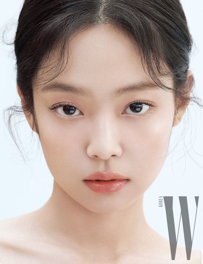 Chanel sống Jennie (BLACKPINK) khiến dân tình ngất ngây với bộ ảnh tạp chí sang hết cỡ, khoe khéo vòng 1 nóng bỏng - Ảnh 1.