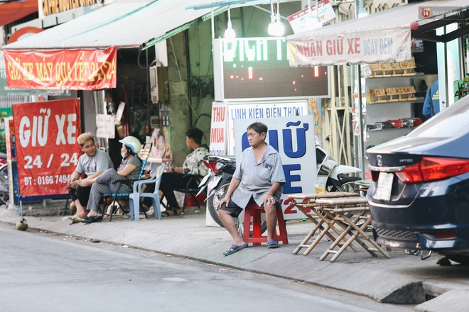 Dịch vụ giữ xe máy xuyên Tết cho người dân rời Sài Gòn về quê hốt tiền triệu mỗi ngày  - Ảnh 3.
