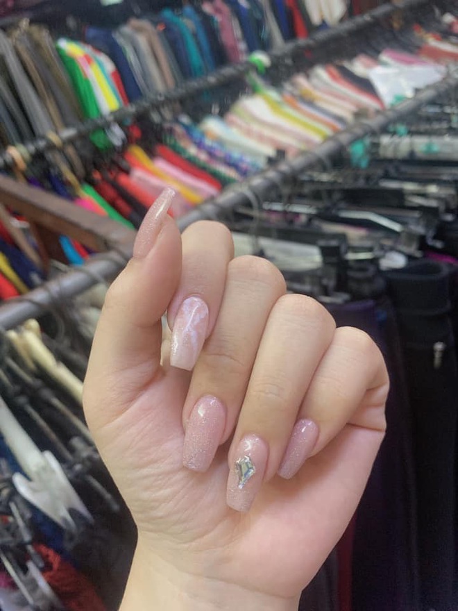 Chị em nô nức vào khoe bộ nail chơi Tết: Người làm đơn giản chỉ vài chục, người sương sương bộ móng hơn 700k - Ảnh 1.