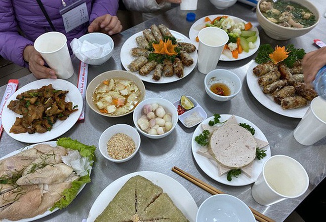 Bữa cơm tất ni&ecirc;n gi&aacute; 0 đồng d&agrave;nh cho h&agrave;ng trăm bệnh nh&acirc;n ung thư  - Ảnh 3.