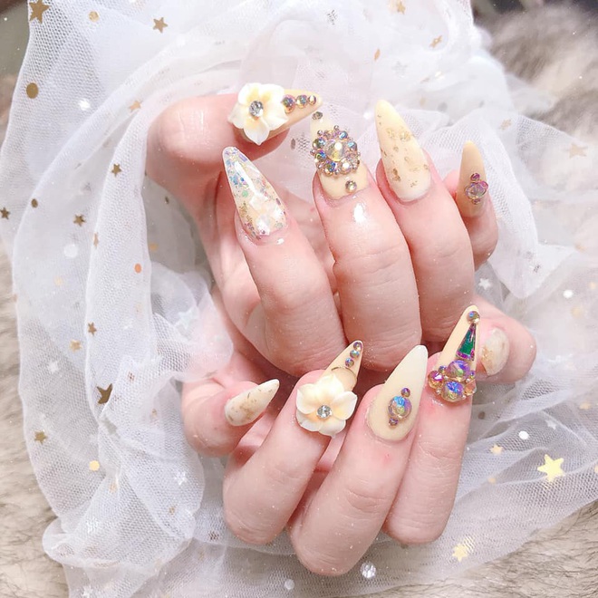 Chị em nô nức vào khoe bộ nail chơi Tết: Người làm đơn giản chỉ vài chục, người sương sương bộ móng hơn 700k - Ảnh 5.