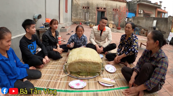 Bà Tân Vlog chơi lớn làm hẳn bánh chưng 50kg nhưng vẫn chưa gây ấn tượng bằng hương vị khi ăn - Ảnh 12.