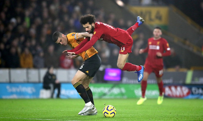 “Vua Ai Cập” Salah bị CĐV Liverpool “ném đá” tơi bời dù đội nhà giành chiến thắng hú vía - Ảnh 2.