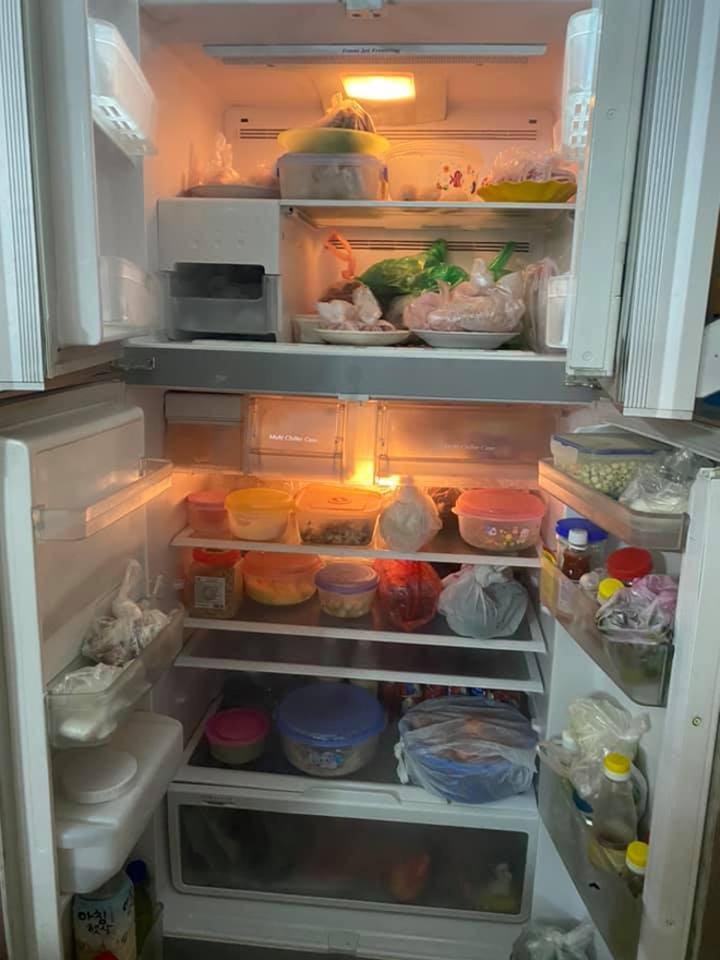 Choáng váng với những chiếc tủ lạnh chất đầy thực phẩm dịp Tết: Nhìn đâu cũng thấy thịt đủ biết năm mới sẽ tăng cân thế nào rồi - Ảnh 2.