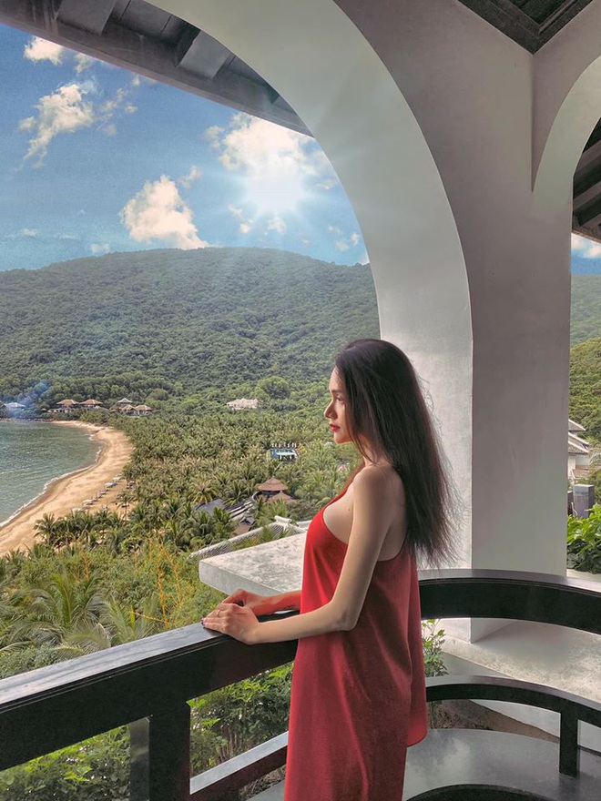 Hương Giang diện v&aacute;y rộng th&ugrave;ng th&igrave;nh vẫn khoe kh&eacute;o được đường cong chữ S gợi cảm: Đẹp vậy ai d&aacute;m đọ lại đ&acirc;y! - Ảnh 4.