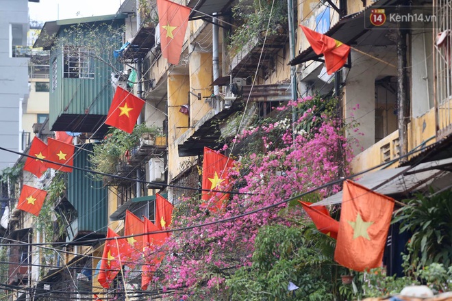 Nhà nhà tiễn năm cũ, đường phố Hà Nội vắng vẻ lạ thường ngày 30 Tết - Ảnh 12.