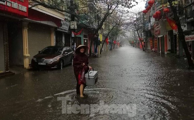 Nam Định ngập s&acirc;u, người d&acirc;n th&uacute;c thủ trong nh&agrave; ng&agrave;y m&ugrave;ng 1 Tết - Ảnh 11.
