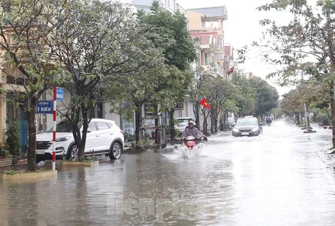 Nam Định ngập s&acirc;u, người d&acirc;n th&uacute;c thủ trong nh&agrave; ng&agrave;y m&ugrave;ng 1 Tết - Ảnh 8.