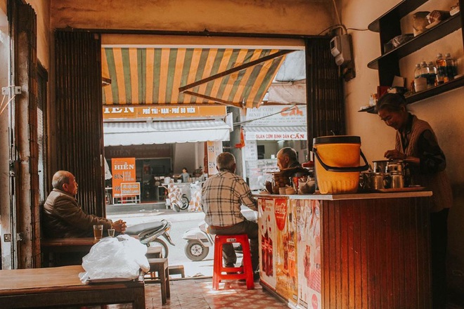Tết n&agrave;y, người Đ&agrave; Lạt ch&iacute;nh thức mất đi g&oacute;c c&agrave; ph&ecirc; vợt th&acirc;n quen với tuổi đời hơn nửa thế kỷ ở qu&aacute;n b&agrave; Năm! - Ảnh 14.