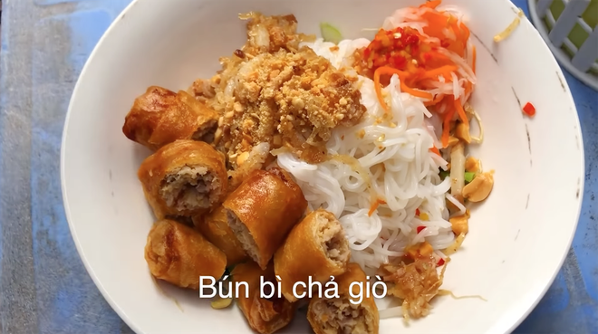 Bỏ 5 tỷ tậu biệt thự là phải như Thuỷ Tiên: chọn luôn căn đối diện chợ, sáng đi 30 giây là ăn được cả chục món ngon khác nhau - Ảnh 11.