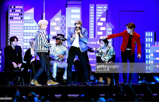 HOT: BTS diễn đúng 47 giây trong Old Town Road All-Stars tại Grammy, tuy nhiên cũng đủ làm cả khán đài bùng nổ vì quá đẹp trai! - Ảnh 5.