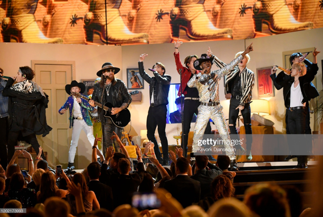 HOT: BTS diễn đúng 47 giây trong Old Town Road All-Stars tại Grammy, tuy nhiên cũng đủ làm cả khán đài bùng nổ vì quá đẹp trai! - Ảnh 7.