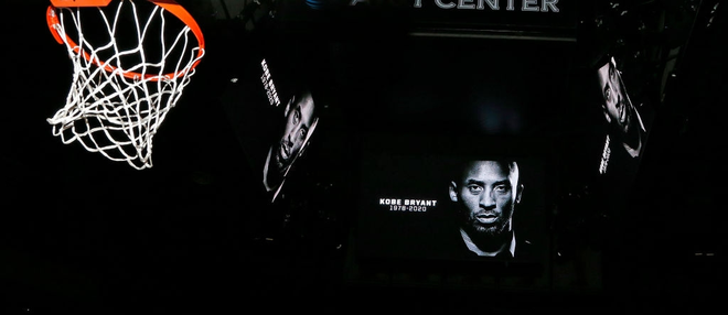 Những giọt nước mắt lăn dài tại NBA trong ngày huyền thoại Kobe Bryant vẫy tay từ biệt - Ảnh 2.