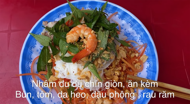 Bỏ 5 tỷ tậu biệt thự là phải như Thuỷ Tiên: chọn luôn căn đối diện chợ, sáng đi 30 giây là ăn được cả chục món ngon khác nhau - Ảnh 10.