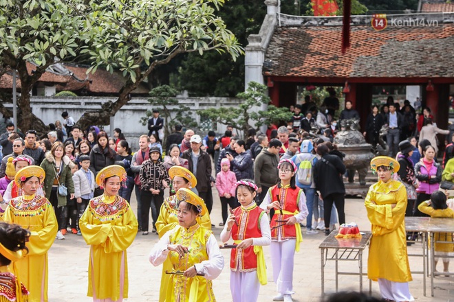 Ảnh: Chen chân xin chữ đầu năm mới tại Văn Miếu – Quốc Tử Giám - Ảnh 13.