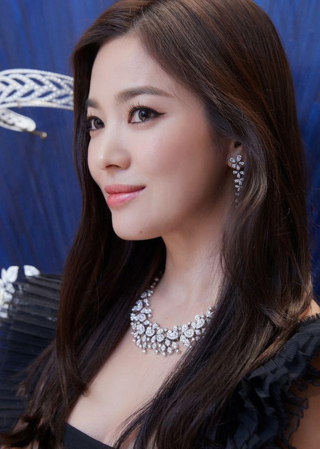 Tuyệt chiêu tô son để có được bờ môi gợi cảm mời gọi như Song Hye Kyo - Ảnh 10.