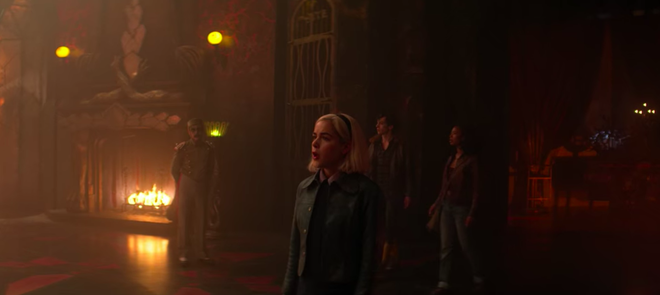 Xuất hiện trai đẹp gu mặn trong Chilling Adventures Of Sabrina phần 3: Đẹp trai, sáu múi nhưng chỉ thích lâu đài cát? - Ảnh 2.