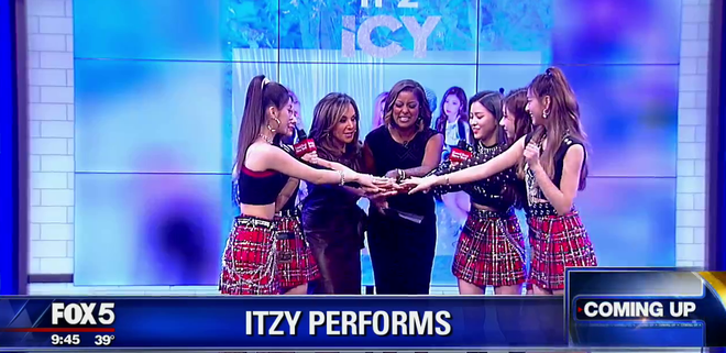 Là nhóm nữ đầu tiên biểu diễn ở Good Day New York, ITZY tiết lộ thành viên nhảy đỉnh nhất và tiết lộ đã quay xong MV mới - Ảnh 1.