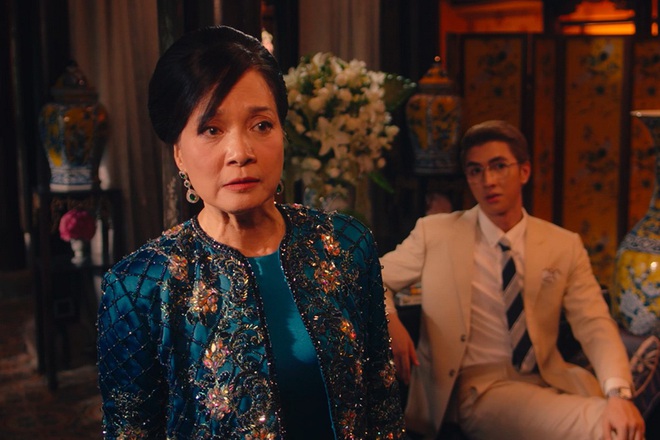 Gái Già Lắm Chiêu 3 VS. Crazy Rich Asians: Giống nhau concept xa hoa, mẹ chồng cùng xuất thân nhưng lại ghét con dâu; riêng đoạn kết gửi thông điệp khác phim gốc? - Ảnh 8.