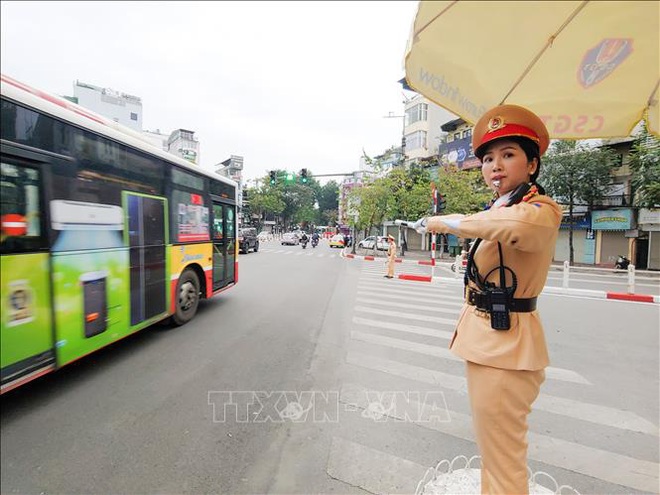 Công an Hà Nội ra quân đảm bảo an toàn giao thông đầu Xuân - Ảnh 3.