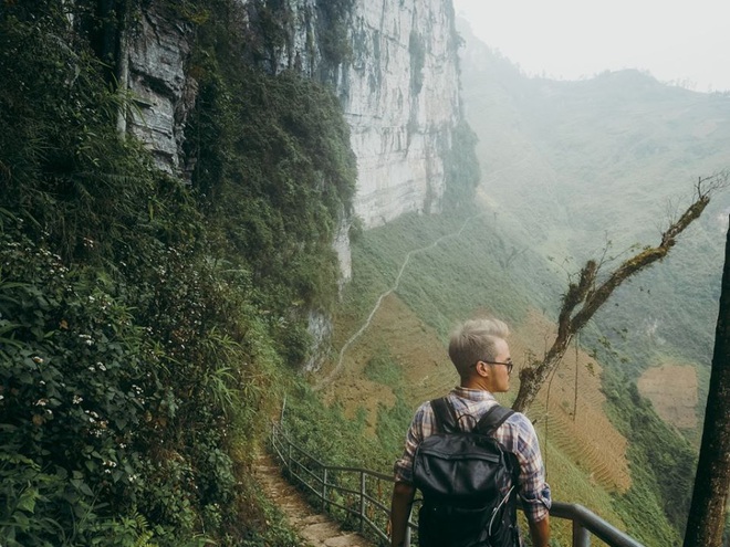 Cung đường đi bộ sát vách núi hiểm trở nhất Việt Nam: thử thách vô cùng hấp dẫn vì đẹp mê ảo - Ảnh 4.