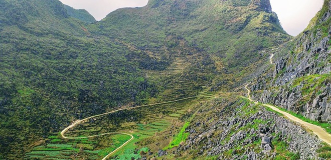 Cung đường đi bộ sát vách núi hiểm trở nhất Việt Nam: thử thách vô cùng hấp dẫn vì đẹp mê ảo - Ảnh 5.
