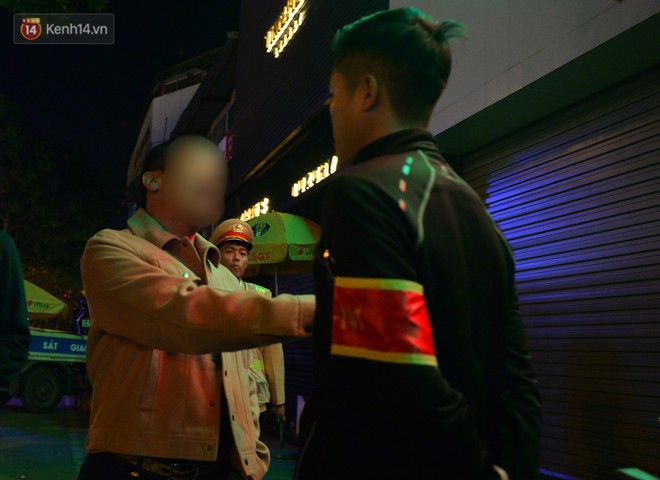 Bị kiểm tra nồng độ cồn, người đ&agrave;n &ocirc;ng lớn tiếng qu&aacute;t: T&ocirc;i chơi tới bến với c&aacute;c anh lu&ocirc;n! - Ảnh 8.