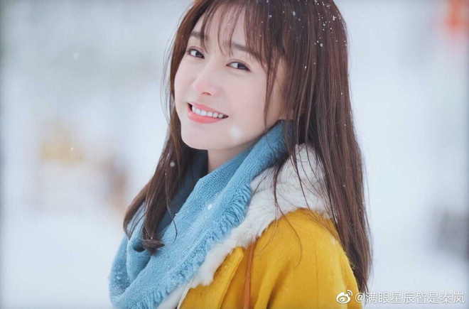 Fan rớt nước mắt khi nh&igrave;n Tần Lam với h&agrave;ng l&ocirc;ng m&agrave;y đ&aacute;nh tụt một nửa nhan sắc, gương mặt kh&aacute;c đến kh&oacute; nhận ra - Ảnh 4.