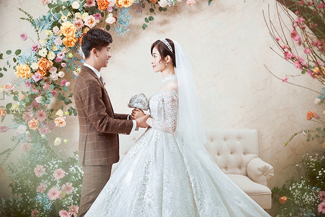 Váy cưới của cô dâu Nhật Linh: 2 bộ đã "sương sương" 1 tỷ VNĐ, riêng bộ váy chính bồng xòe đúng chuẩn váy công chúa - Ảnh 5. Váy cưới của cô dâu Nhật Linh: 2 bộ đã "sương sương" 1 tỷ VNĐ, riêng bộ váy chính bồng xòe đúng chuẩn váy công chúa - Ảnh 5.