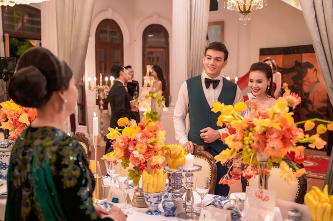 Gái Già Lắm Chiêu 3 VS. Crazy Rich Asians: Giống nhau concept xa hoa, mẹ chồng cùng xuất thân nhưng lại ghét con dâu; riêng đoạn kết gửi thông điệp khác phim gốc? - Ảnh 7.