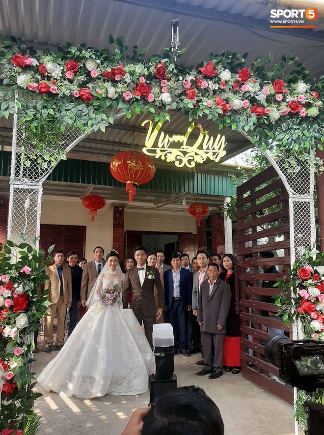 Váy cưới của cô dâu Nhật Linh: 3 bộ sương sương 1 tỷ VNĐ, riêng bộ váy chính bồng xòe đúng chuẩn váy công chúa - Ảnh 3.