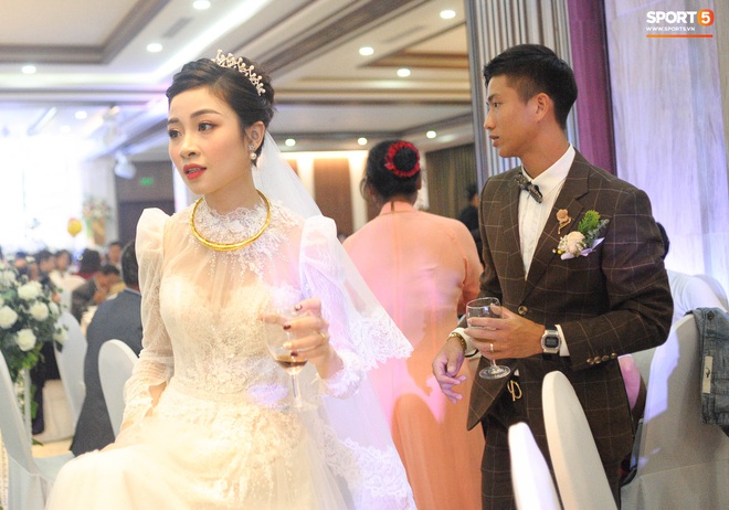 Váy cưới của cô dâu Nhật Linh: 3 bộ sương sương 1 tỷ VNĐ, riêng bộ váy chính bồng xòe đúng chuẩn váy công chúa - Ảnh 9.