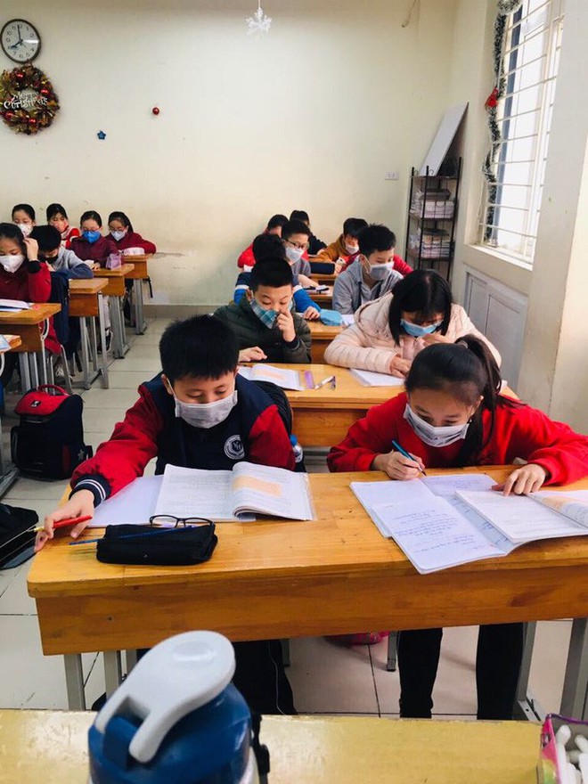 Bộ GD-ĐT đ&atilde; chuẩn bị c&aacute;c phương &aacute;n, kể cả cho học sinh nghỉ học - Ảnh 1.