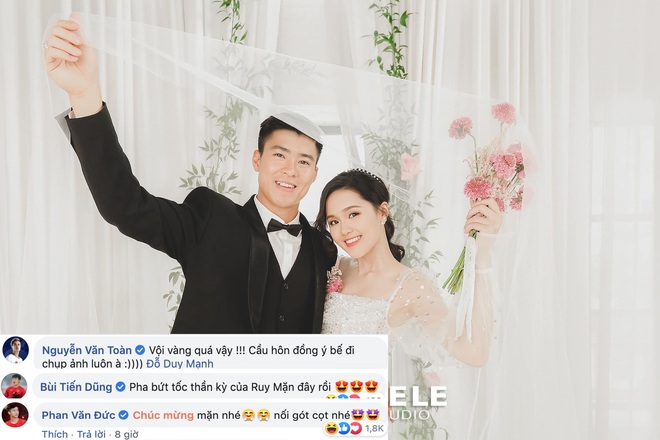 Duy Mạnh h&agrave;nh động thần tốc trong chuyện cưới xin, Văn To&agrave;n troll: Vội v&agrave;ng qu&aacute;, cầu h&ocirc;n xong l&agrave; bế đi chụp ảnh lu&ocirc;n &agrave; - Ảnh 1.