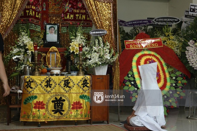 Đám tang nghệ sĩ Nguyễn Chánh Tín: NS Kim Xuân, Vân Sơn và nhiều đồng nghiệp bàng hoàng, con gái thất thần trước linh cữu cha - Ảnh 6.