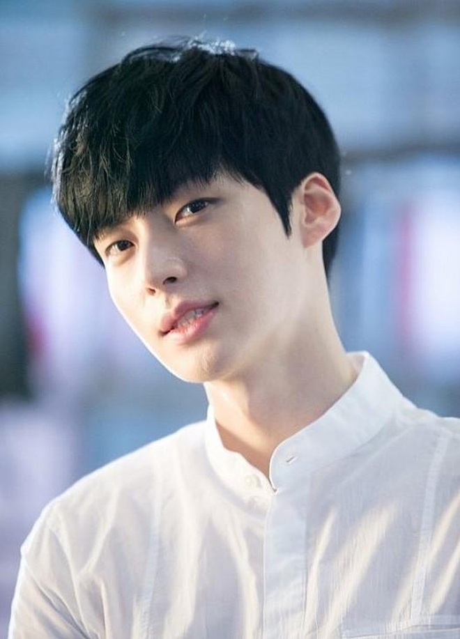 Sau 5 tháng kể từ lùm xùm ly hôn, Ahn Jae Hyun gây bão khi lột xác chóng mặt: nhuộm tóc vàng, xỏ khuyên không khác gì idol - Ảnh 3.