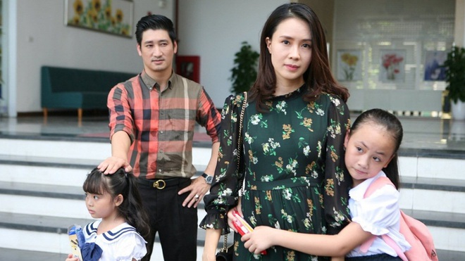 4 hạt sạn si&ecirc;u to khổng lồ ở Hoa Hồng Tr&ecirc;n Ngực Tr&aacute;i: &Aacute;m ảnh nhất l&agrave; m&agrave;n hack số tr&ecirc;n mộ - Ảnh 1.