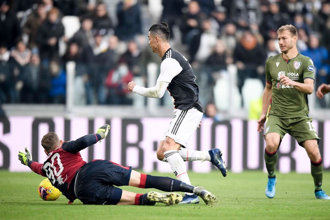 Ronaldo chào năm mới và kiểu tóc ngành bằng 3 bàn thắng, 1 kiến tạo ở giải VĐQG Ý - Ảnh 1.