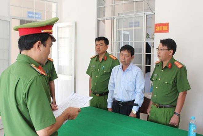 Cựu gi&aacute;m đốc Agribank ở Tr&agrave; Vinh lấy 1 tỉ đồng tiền k&yacute; quỹ của kh&aacute;ch để trả nợ - Ảnh 1.