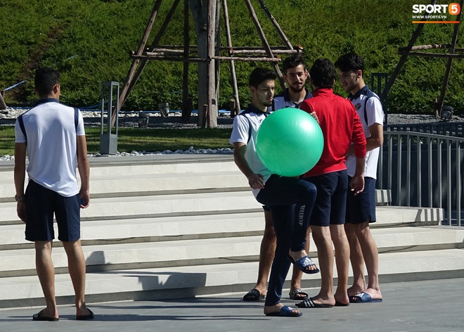 U23 Việt Nam được cảnh s&aacute;t Ho&agrave;ng gia Th&aacute;i Lan bảo vệ cực nghi&ecirc;m khi tới Buriram - Ảnh 10.