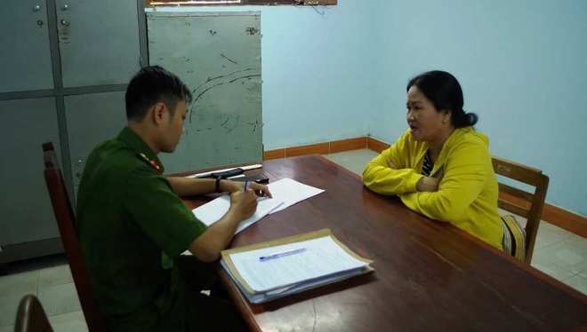 Người phụ nữ đ&aacute;nh học sinh ở Ninh Thuận chỉ l&agrave;m n&ocirc;ng v&agrave; tự nghi&ecirc;n cứu t&agrave;i liệu rồi mở lớp dạy k&egrave;m - Ảnh 2.