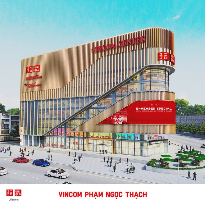 Uniqlo Vincom Metropolis khai trương vào sáng thứ sáu ngày 259