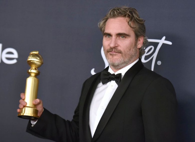 Vừa khóc nấc vì ẵm Quả Cầu Vàng nhưng gã hề Joaquin Phoenix phát cáu vì bị hỏi về Joker? - Ảnh 2.