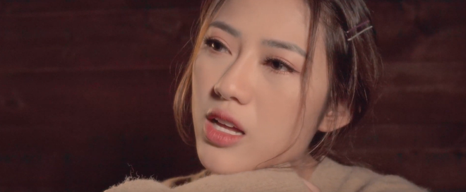 Tiểu tam Hoàng Thu Trang trong Sống Chung Với Mẹ Chồng tung MV debut, cạo đầu ngay sản phẩm chào sân Vpop! - Ảnh 3.