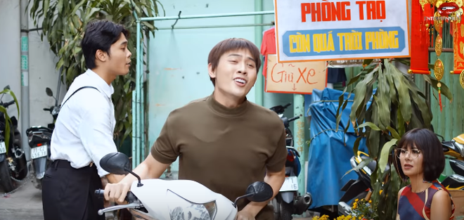 V&otilde; Đăng Khoa bị biến th&aacute;i s&agrave;m sỡ, Jun Phạm lao ra kh&ocirc; m&aacute;u với băng cướp ở preview Nh&agrave; Trọ C&oacute; Qu&aacute; Trời Ph&ograve;ng tập 2 - Ảnh 4.